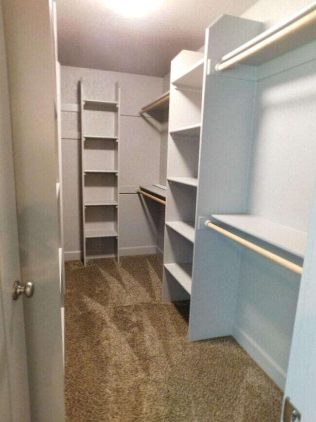 Building Photo - 3Bd/2Ba Single Story Home - Available Soon!