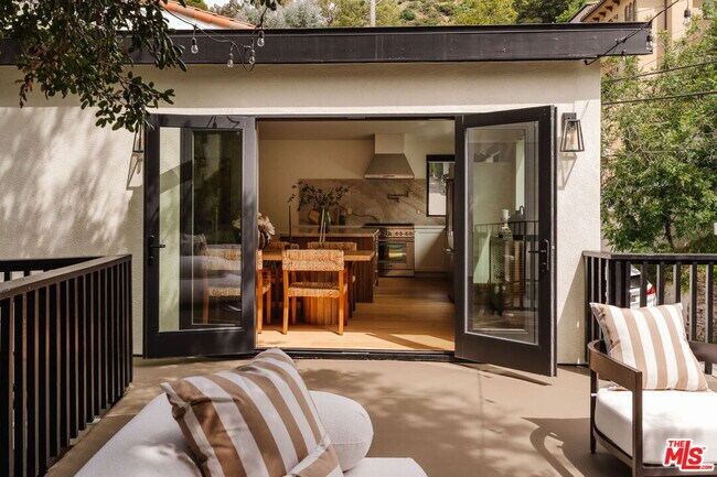 Building Photo - 9849 Portola Dr