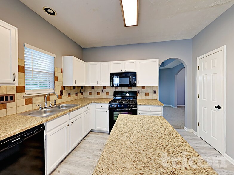 Building Photo - 209 Greenland Ct