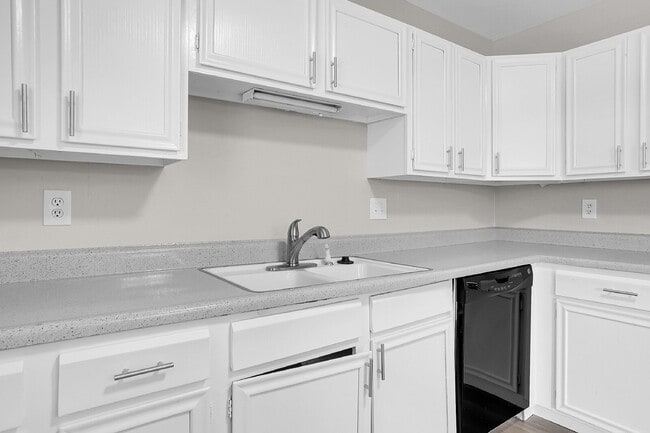 Building Photo - $2,600.00, 3-bed, 2.5-bath, located in Lak...