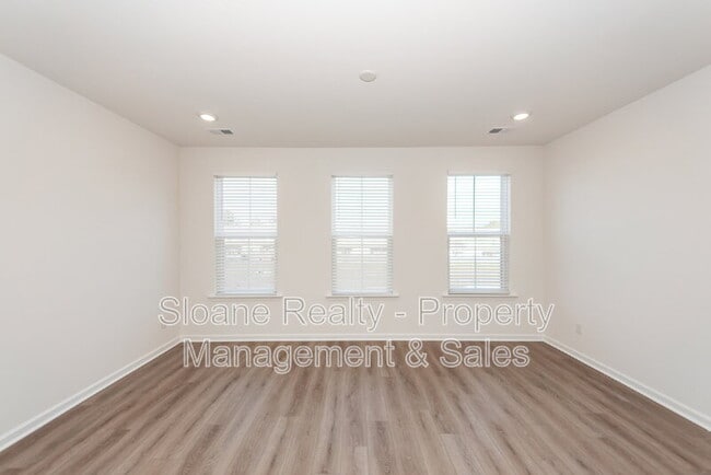 Building Photo - 4633 Forest Hills Dr