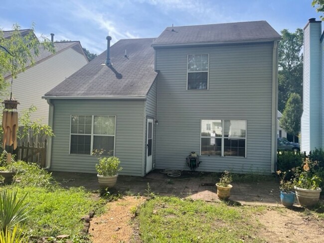 Building Photo - 3 bedroom home centrally located in Newpor...