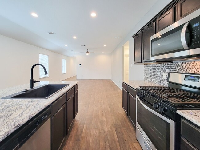 Building Photo - Welcome to your next home in the heart of Downtown Cleveland, Texas! This inviting 3-bedroom, 2-b...