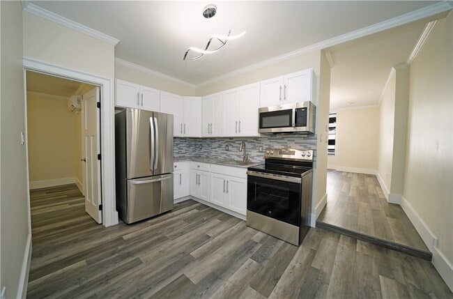 Building Photo - 184 N Main St