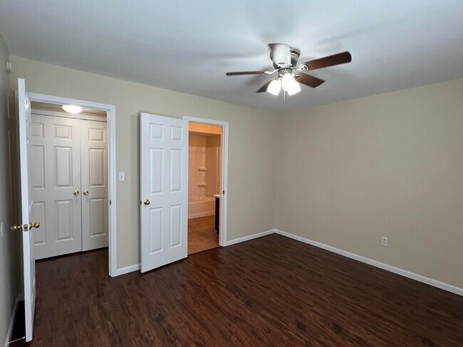 Building Photo - 302 Nikki Way