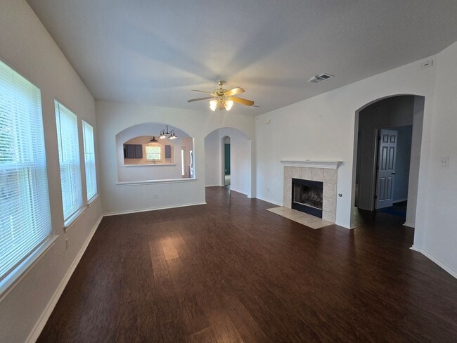 Building Photo - Charming Single Story 4bed 2 bath home in ...