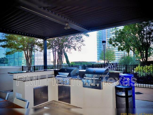 Building Photo - 360 Nueces St