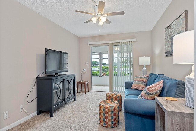 Building Photo - 1032 Lincoln B