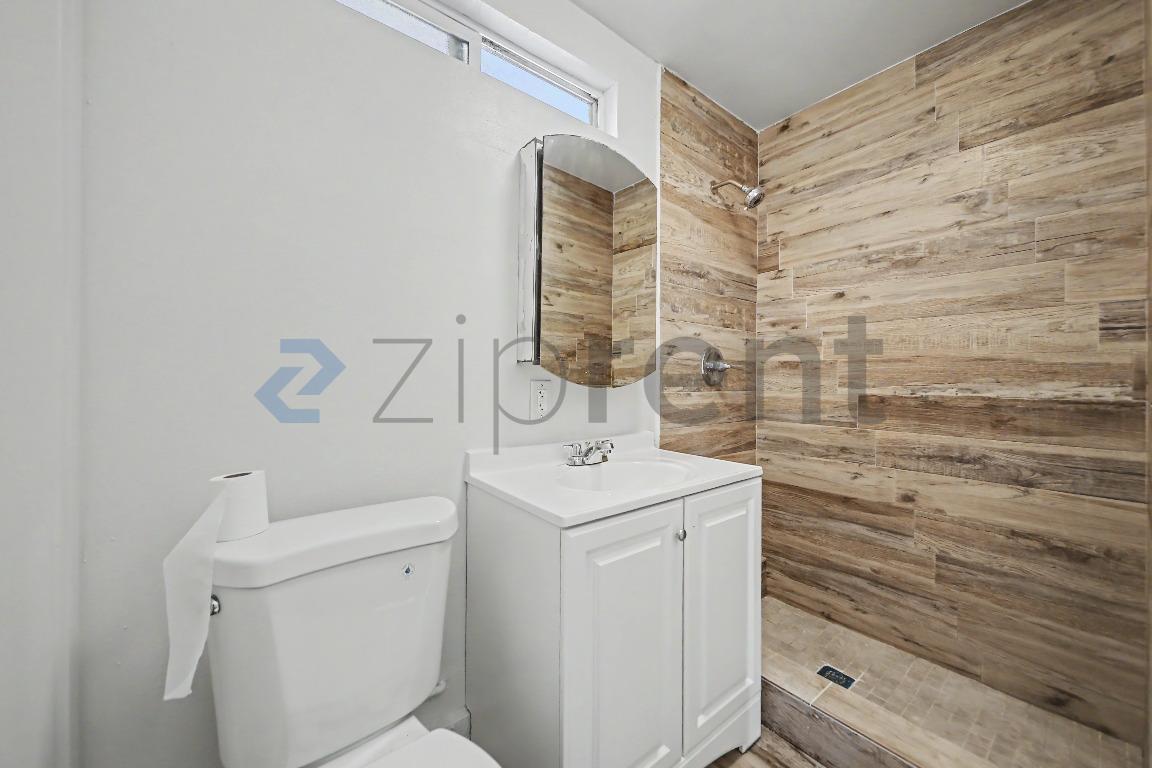 Building Photo - Unit ADU