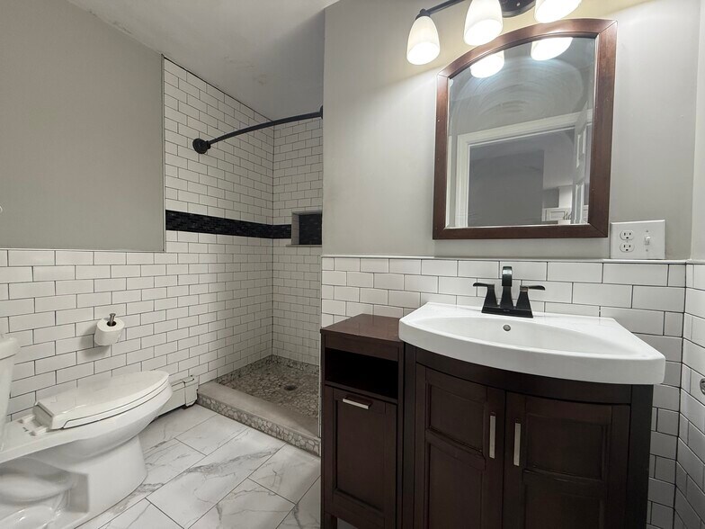 Bathroom - 19 Rose St