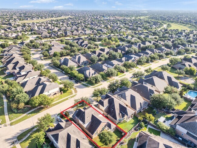 Building Photo - 28655 Maple Red Dr