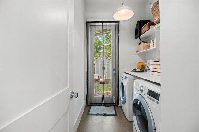 Building Photo - 3206 Garden Villa Ln