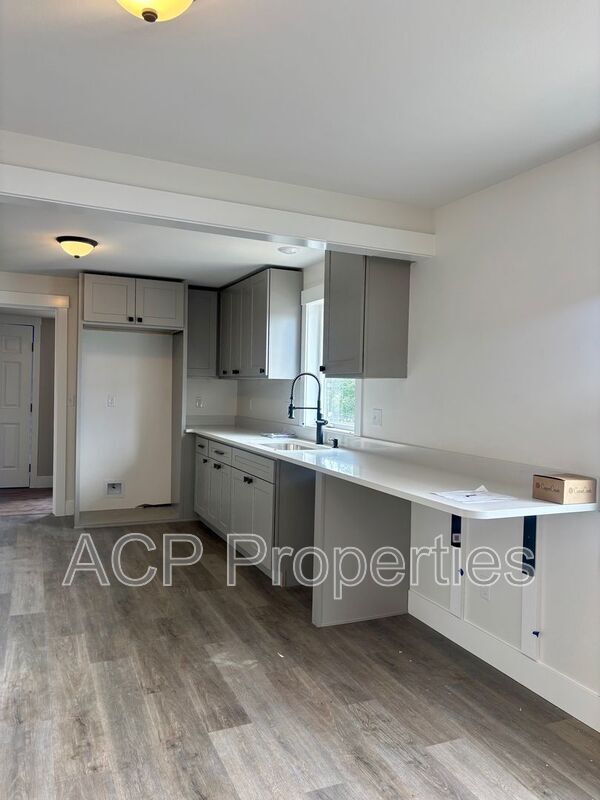 Primary Photo - 2094 Front St