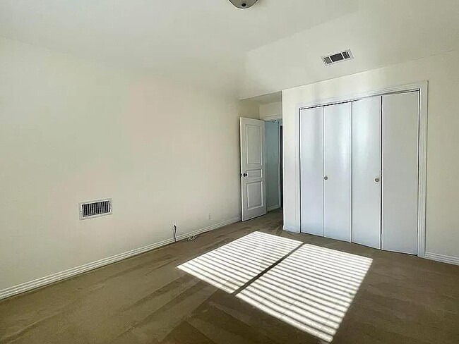 Building Photo - 10807 Love Bird Cove