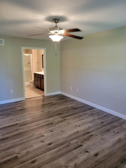 Building Photo - 5803 Executive Plaza Dr