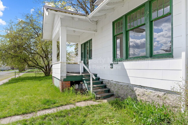 Building Photo - 922 4th St