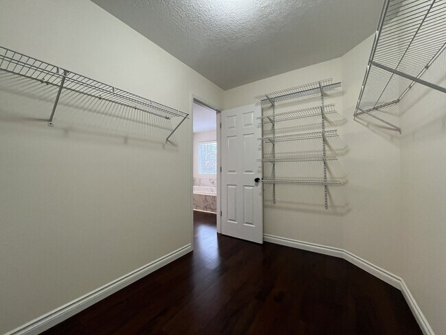 Building Photo - Grand 5 Bedroom Home Featuring 19ft Ceilings, Family Room & Main-Level Suite