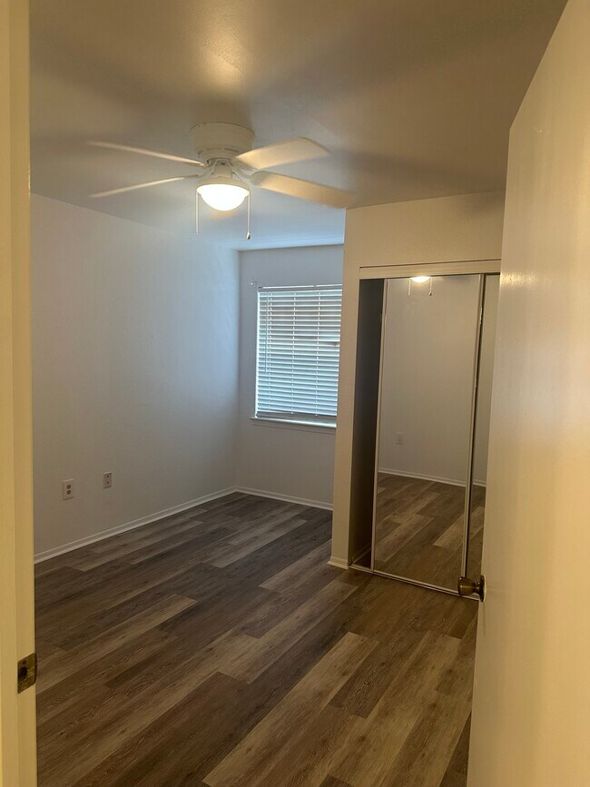 Building Photo - 3705 SW 27th St