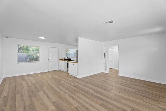 Building Photo - 401 42nd St