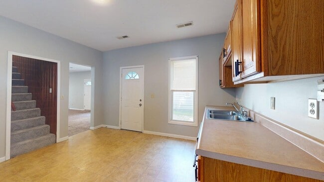 Building Photo - Madison/W.95th neighborhood : 3 bedroom/1 bath single family house available NOW.