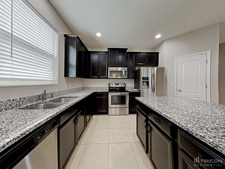 Building Photo - 3273 Zander Dr