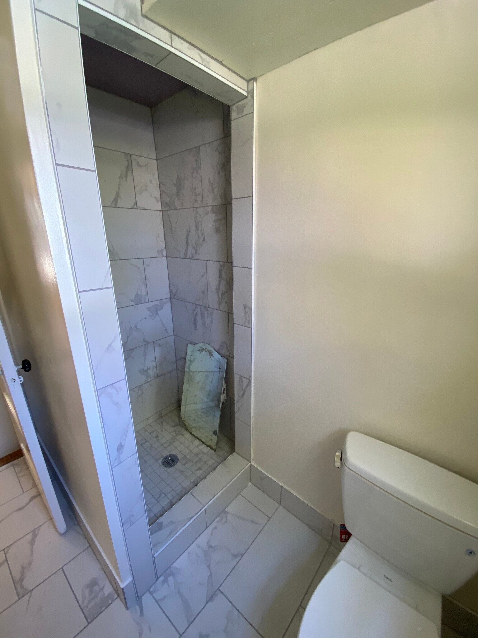 Shower - 2801 Fulton St