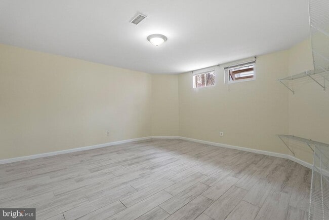 Building Photo - 15433 Leeds Hill Way