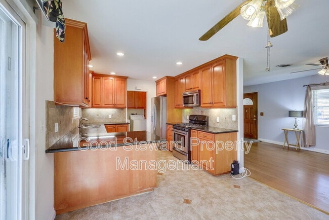 Building Photo - 10321 Courtright Rd