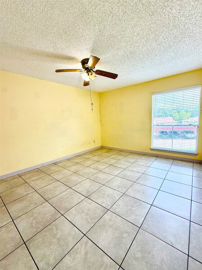 Building Photo - 8360 Jorine Dr