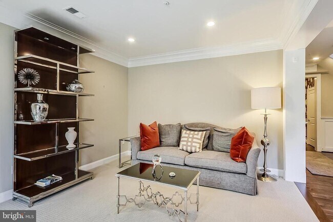 Building Photo - 10821 Symphony Park Dr