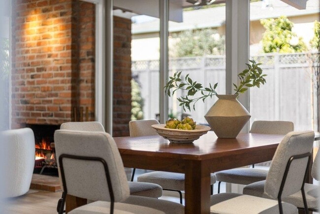 Building Photo - 729 Stendhal Ln