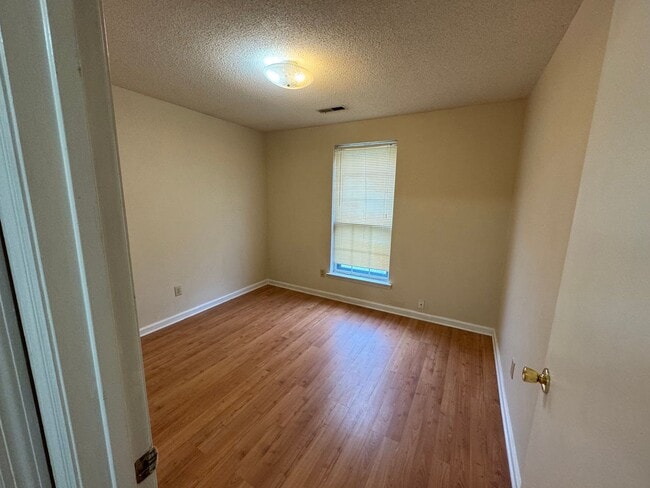 Building Photo - Condo near Nashville Airport & Percy Pries...