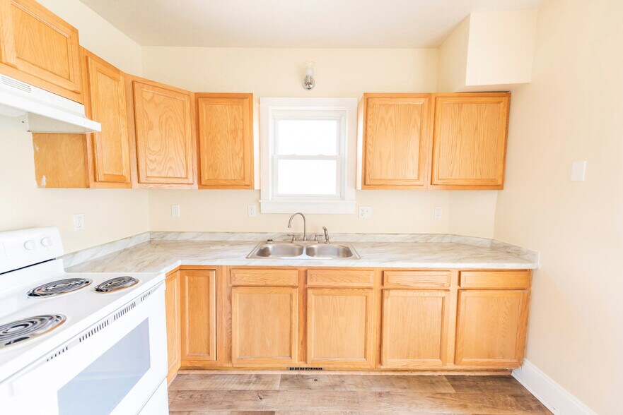 Building Photo - 2442 16th St NE