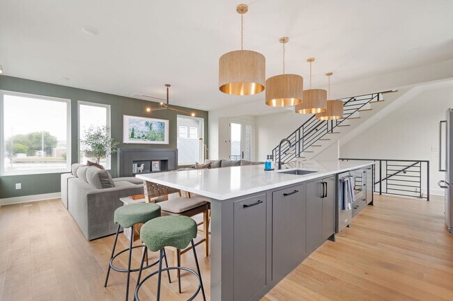 Building Photo - 1117 3rd Ave S