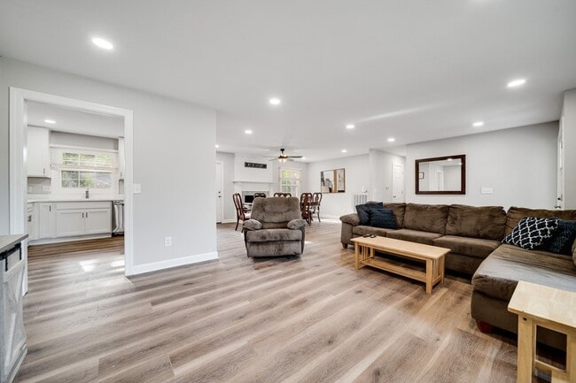 Building Photo - 1015 Craig St