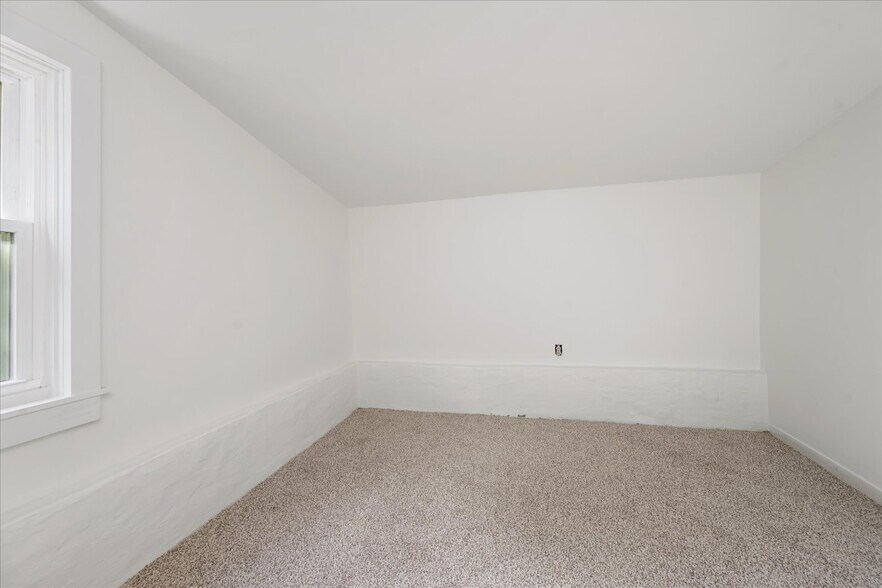 Building Photo - 9453 Maynard Dr