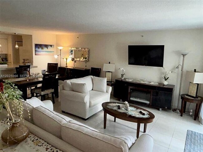 Building Photo - 6917 Collins Ave