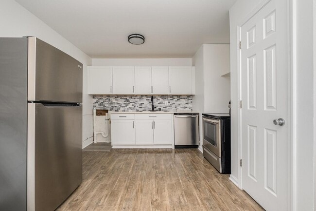 Building Photo - 825 Norwood Dr