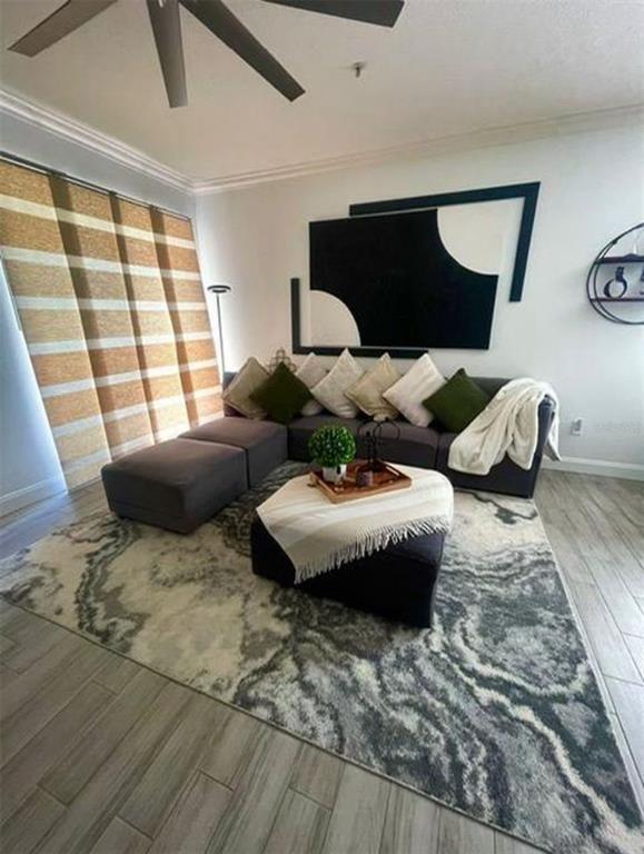 Building Photo - 10400 Eastpark Woods Dr