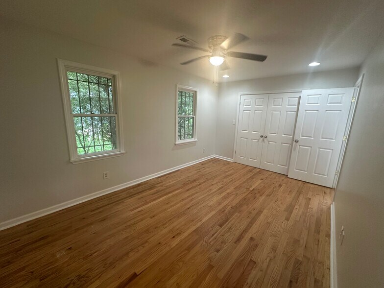 Large primary suite - 349 Laquita Dr SE