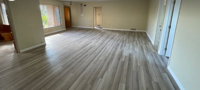 Building Photo - 5552 Dorothy Dr