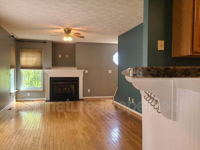 Building Photo - 10 Lockwood Dr