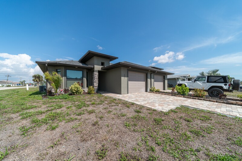 Primary Photo - 4021 SW 8th Pl