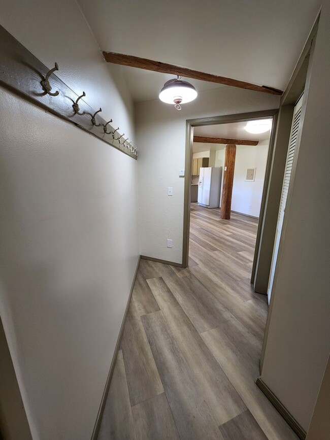Building Photo - Wildlife abundant, log 2bdrm/1ba lower apa...