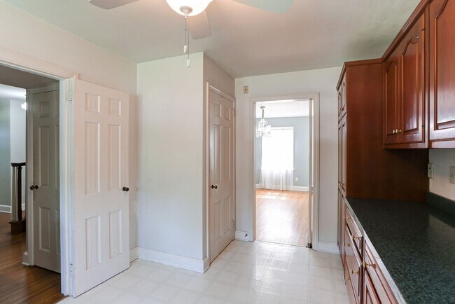 Building Photo - 4 bedroom, 2.5 bathroom home in Camp Hill