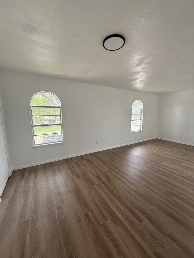 Building Photo - 4617 Cobblestone Ln