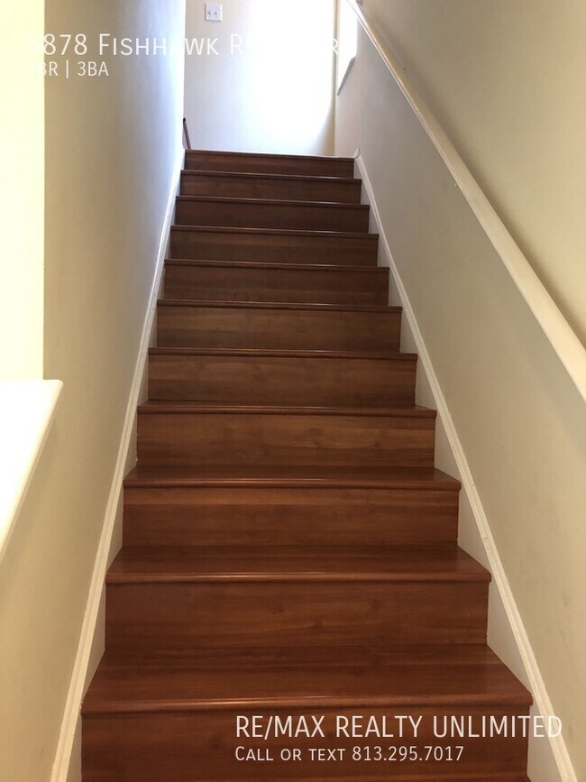 Building Photo - 5878 Fishhawk Ridge Dr