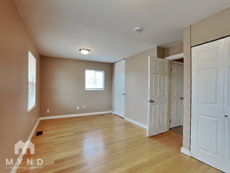 Building Photo - 347 Leona Dr