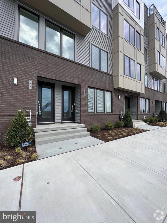 Building Photo - 3100 Schirra Ln