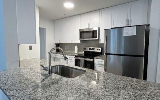 Building Photo - 14000 Gardner Dr